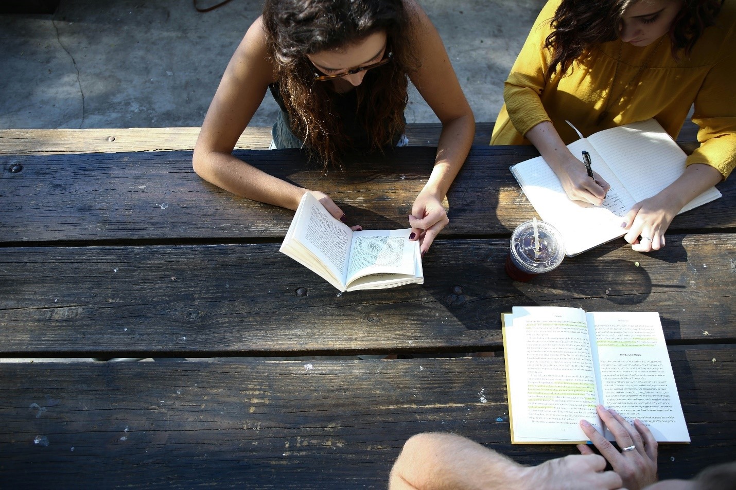 Students earning a bachelor’s degree in human resources. 