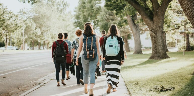 Students going to digital photography schools and colleges in Mississippi.