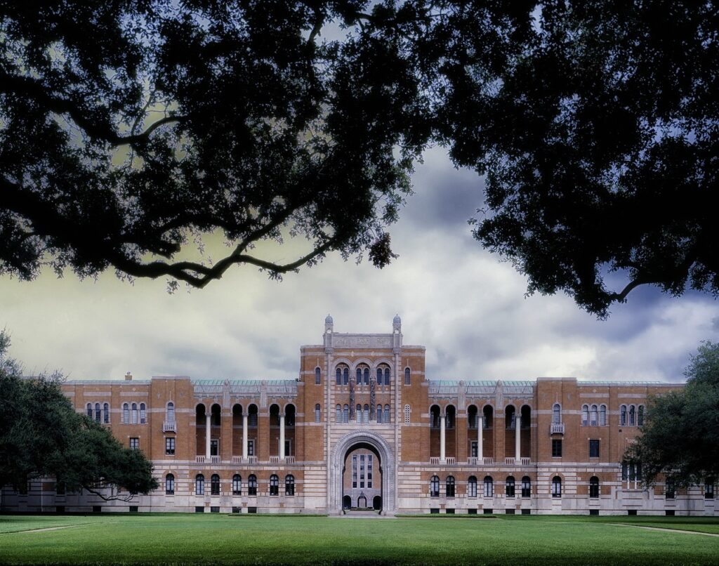 Access top photography programs at universities in Texas