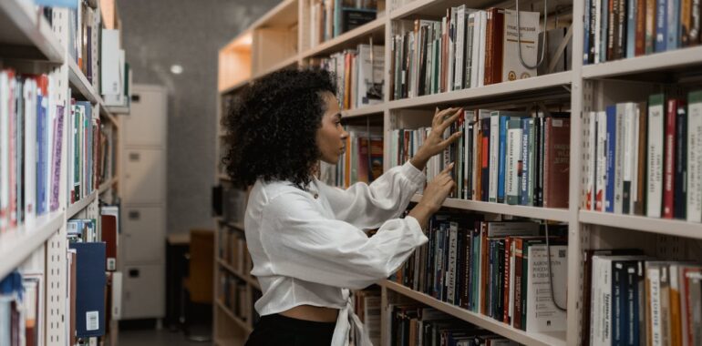 Find scholarships for psych majors