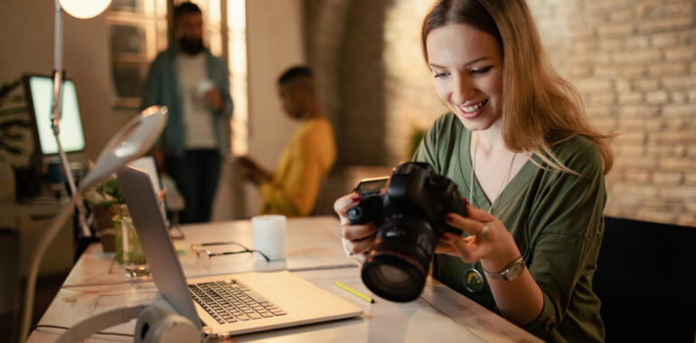 Find out what a photographer does?